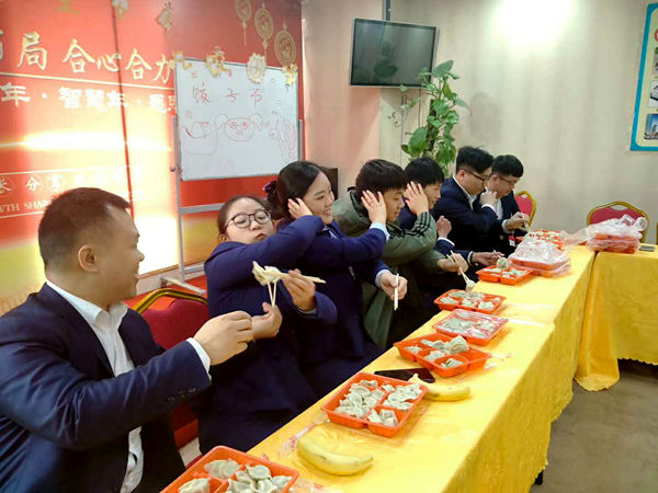 冬至游戲進(jìn)行中，小伙伴們都玩得十分開心