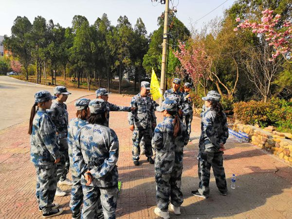 游戲環(huán)節(jié)中，大家齊心協(xié)作，群策群力