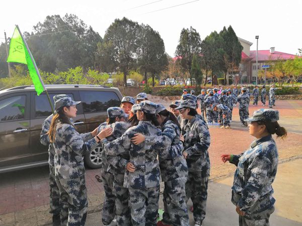 游戲環(huán)節(jié)中，大家齊心協(xié)作，群策群力