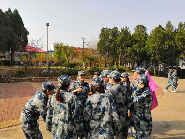 游戲環(huán)節(jié)中，大家齊心協(xié)作，群策群力
